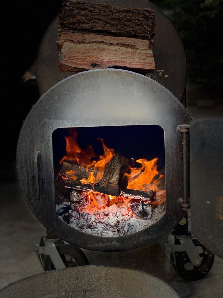 Hur tänder man en Offset Smoker?